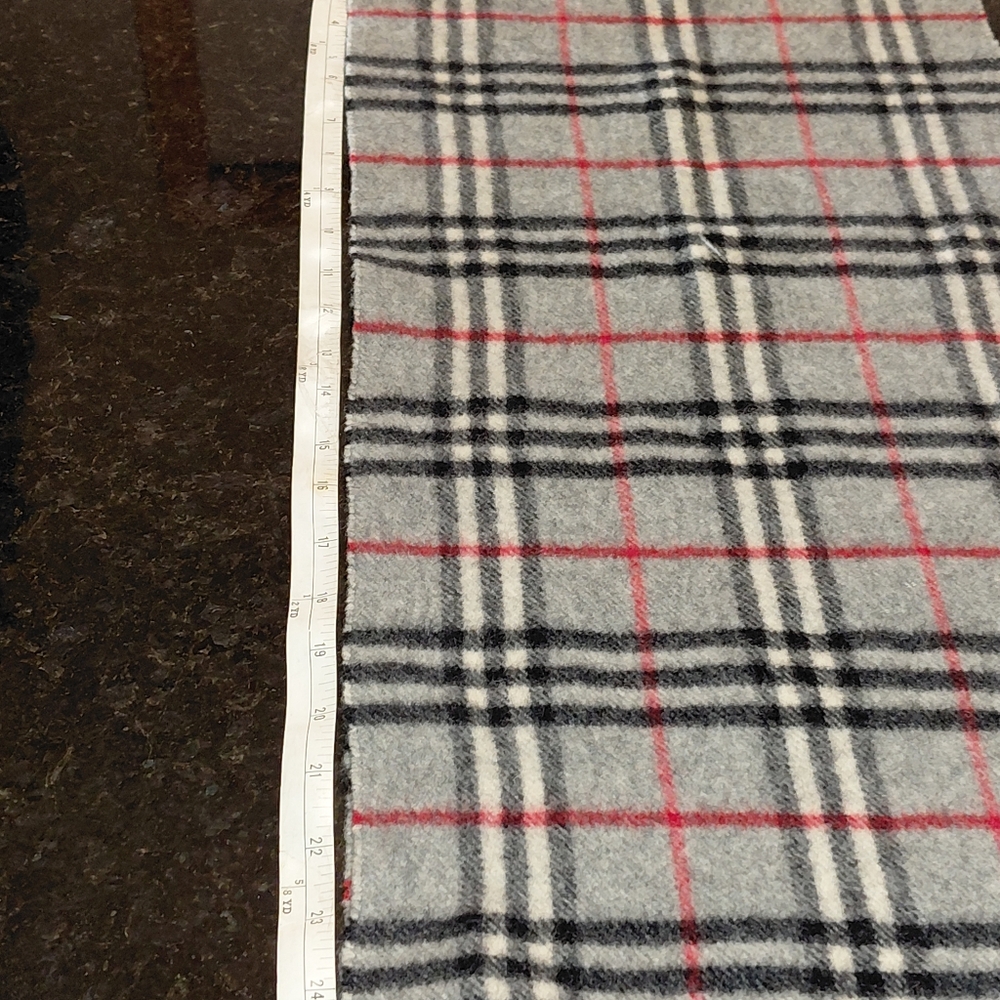 Vintage Burberrys Unisex Black White Red Wool Plaid Scarf! - Picture 8 of 8